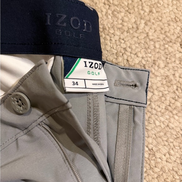 IZOD Men's Gray Golf Cargo Shorts - Picture 2 of 2